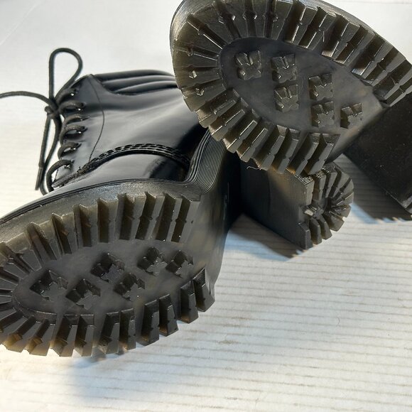 Dr. Martens Ladies size 7 heeled Boots - Picture 9 of 16